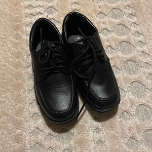 Boys dress shoes size 11 black Kenneth Cole Reaction